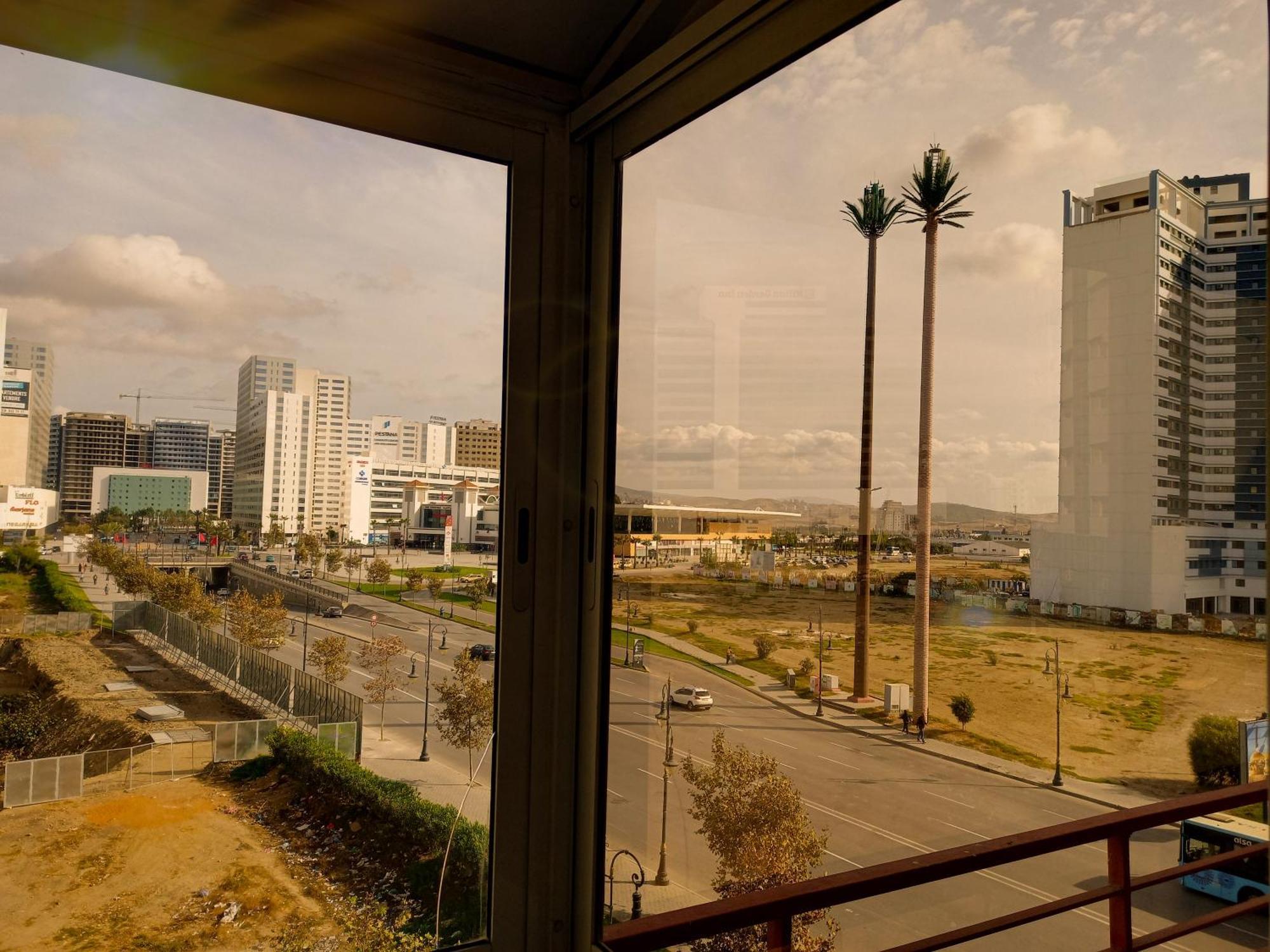 Moderne Appartement Au Plein Centre-Ville En Face Hilton & La Gare De Train Tgv Avec Climatisation Танжер Екстер'єр фото